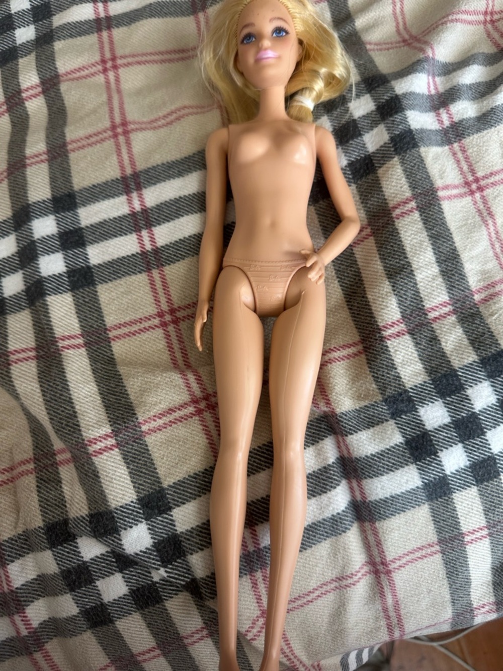 Barbie doll - Picture 2 of 5